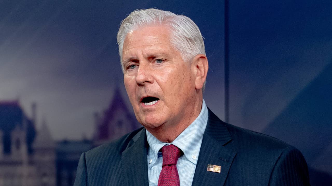 "Si llegas aquí, debes trabajar; no se te da nada gratis": Bruce Blakeman defiende sus políticas