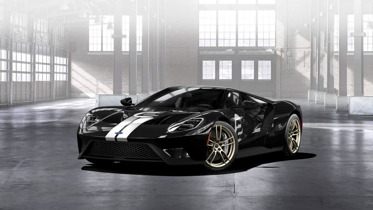 El GT '66 Heritage Edition es un vehículo de aspecto agresivo y que exuda deportividad. Se trata de un homenaje que Ford le rinde al GT40 Mark II que triunfó en las 24 Horas de Le Mans en 1966, en el año que se celebra el 50avo. aniversario de aquella victoria.