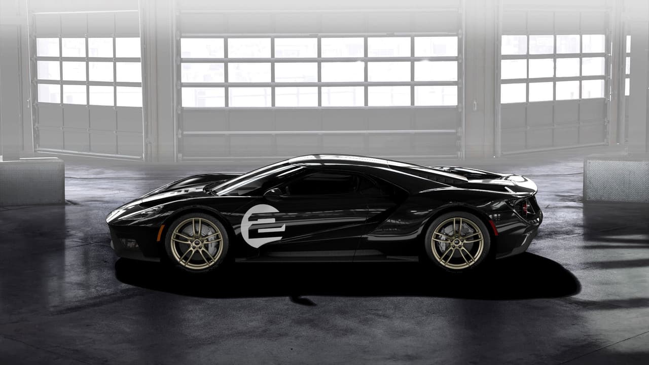 El GT40 que se ubicó en lo más alto del podio en Le Mans 1966 llevaba el número 2, cifra que aparece en esta edición especial que ahora muestra Ford.