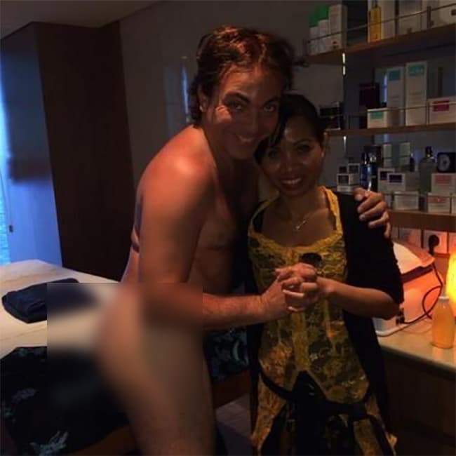 No solo la vida sentimental de Cristian ha provocado polémica, también algunas de sus acciones, como cuando en 2014 compartió una fotografía con su masajista Saiote vistiendo solo una tanga.