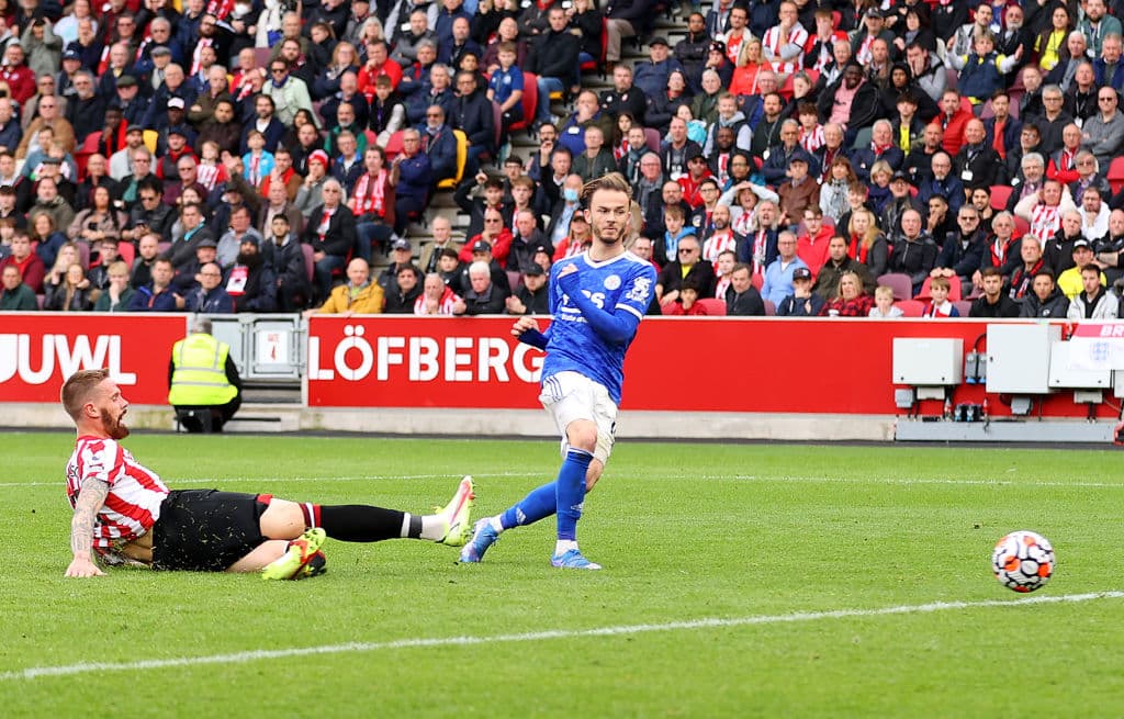Leicester se impuso ante Brentford 2-1 durante la J9 en la Premier League. Youri Tielemans abrió el marcador al 14' a favor de los visitantes, pero Mathias Jorgensen empataba el encuentro al 60' y, con gol de James Maddison al 73', los 'Foxes' se llevaron la victoria.
