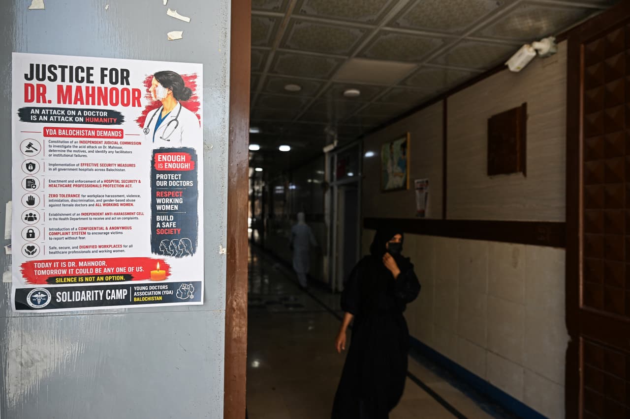 Furia en Pakistán: Médicos indignados toman las calles tras el brutal ataque con ácido contra una doctora