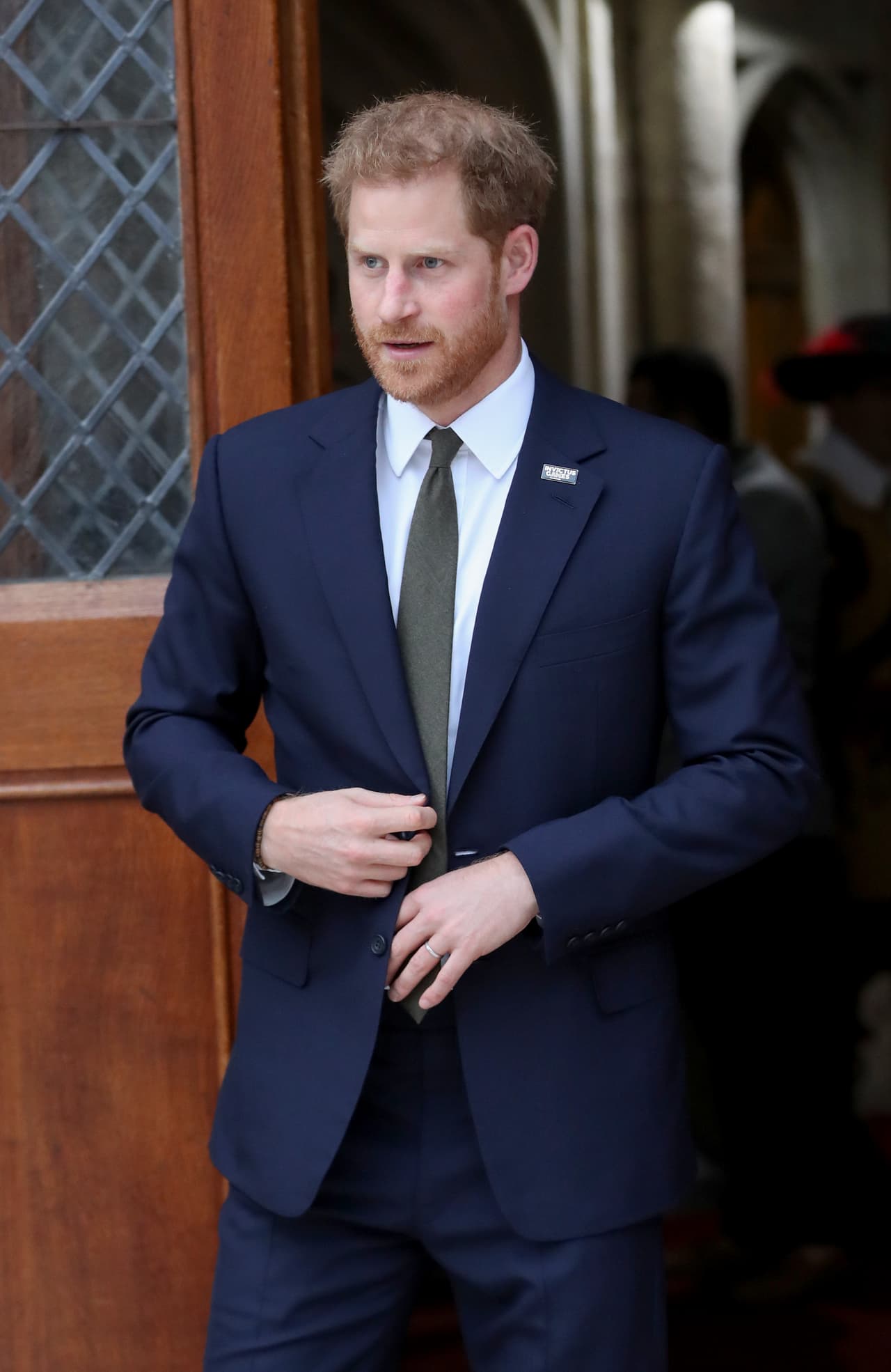 "Creo que, en los últimos cinco años, estos muchachos han cambiado por completo cómo vemos la discapacidad
<b>, <a href="https://www.univision.com/noticias/salud-mental/el-principe-harry-admite-que-la-muerte-de-su-madre-afecto-su-salud-mental-todo-ese-dolor-que-nunca-procese-broto" target="_blank">cómo vemos la salud mental</a></b>. Esto es todo", dijo el príncipe.