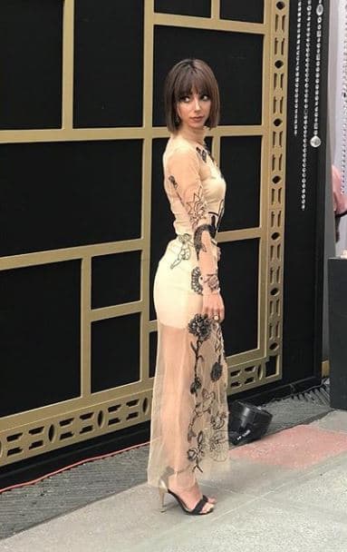 Natalia Téllez vistió un diseño en tono 'nude' y negro con transparencias, elaborado por Alexia Ulibarri.