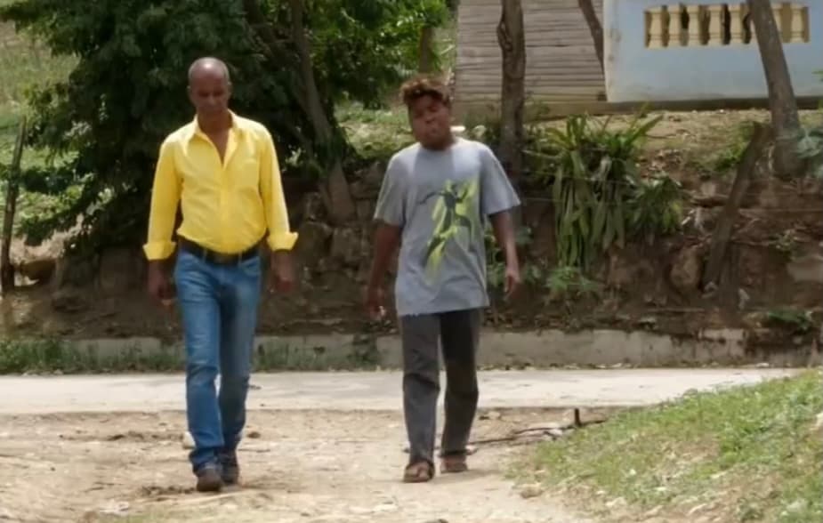 Así, Freddy vio como su ilusión se desvanecía y tuvo que resignarse a seguir viviendo con esa masa en su cara.
<br>“Da mucha impotencia
<b> porque yo lo miro y me siento triste.</b> Pero bueno, son cosas destinadas por Dios”, dice Pedro, afligido.
<br>