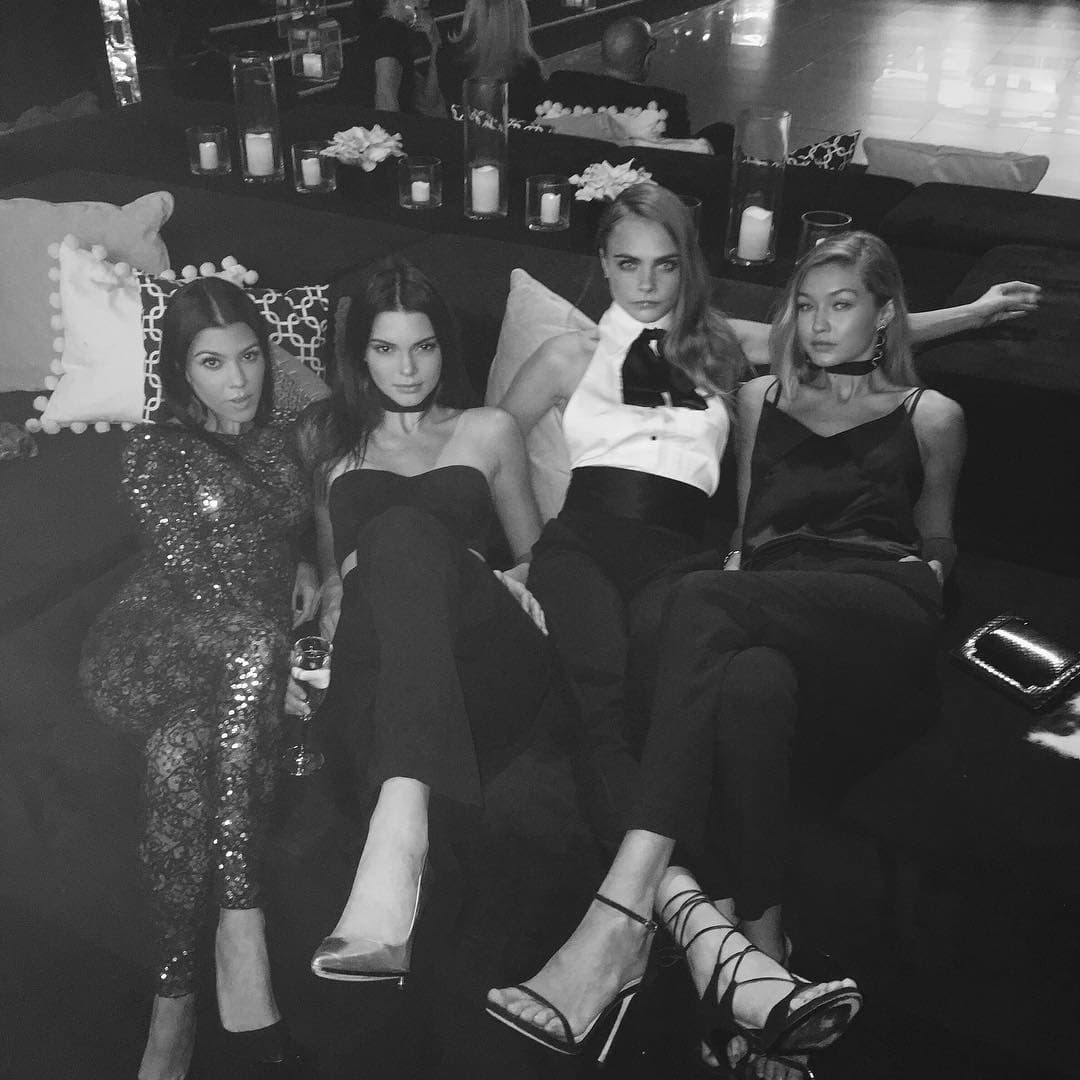 Kourtney Kardashian está gozando de su soltería. Salió de fiesta con puras súper modelos, Kendall Jenner, Gigi Hadid y Cara Delevingne.