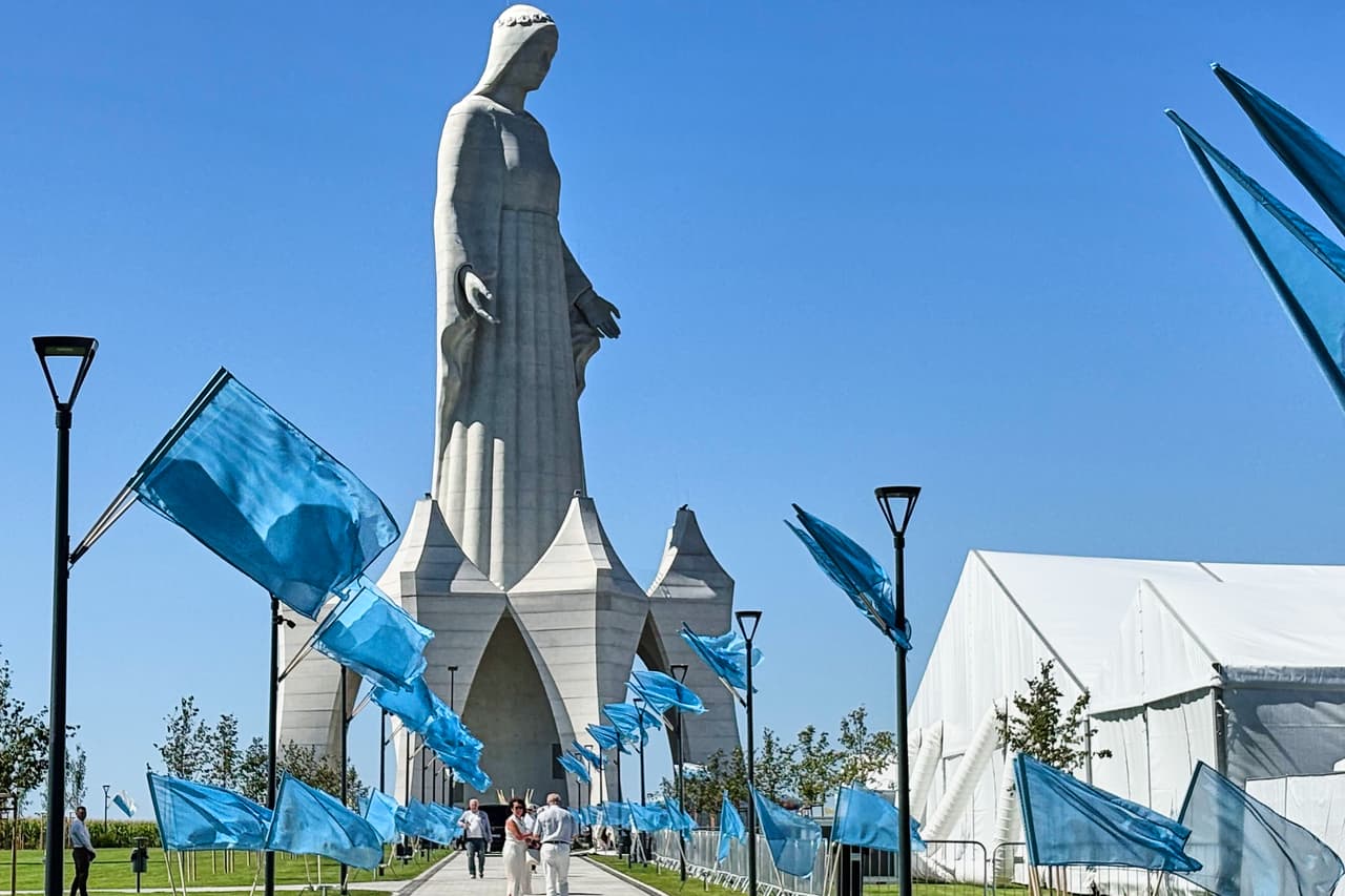 Inauguran la estatua de la Virgen María más alta de Europa