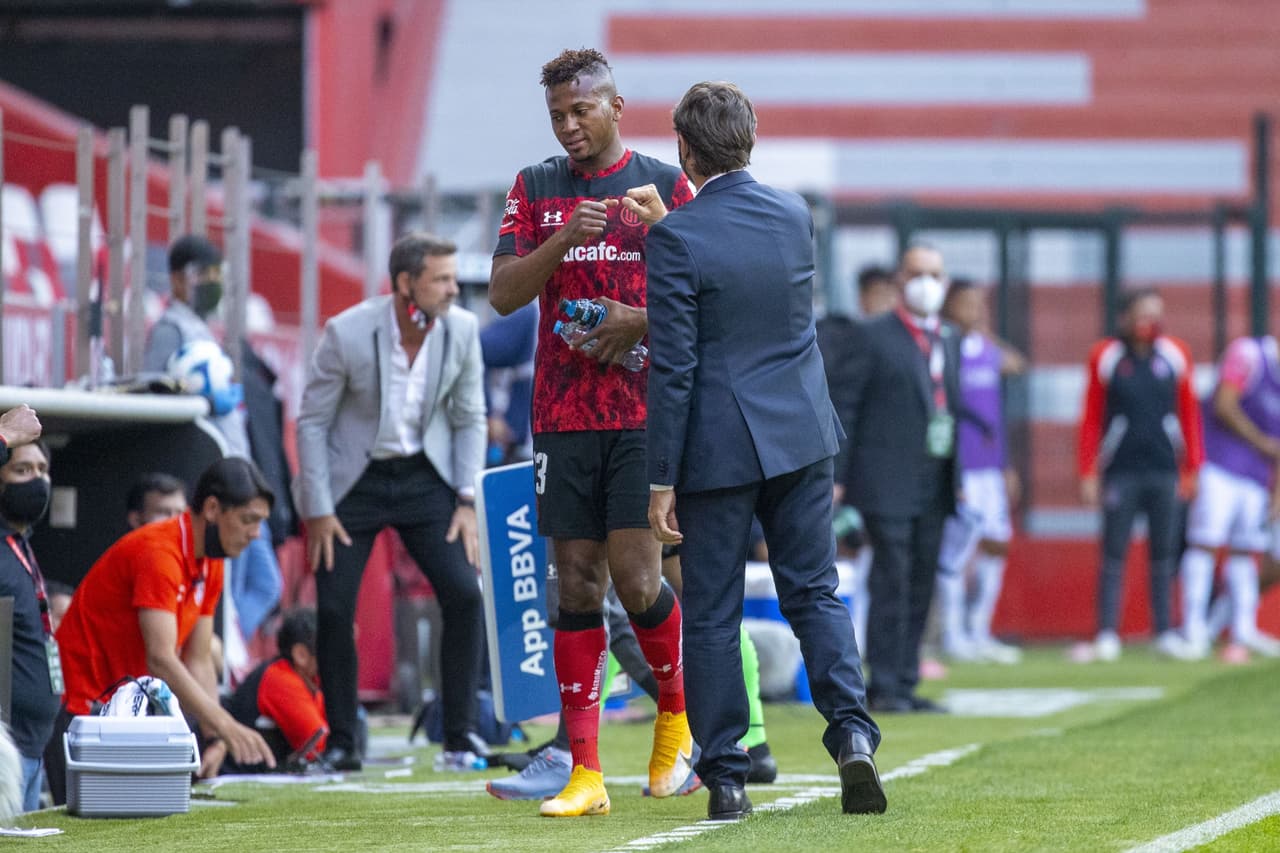 (L-R) Michael Estrada and Hernan Cristante Toluca Head Coach during the game Toluca vs Atlas, corresponding to the Eighth round match of the Torneo Guard1anes Clausura 2021 of the Liga BBVA MX, at Nemesio Diez Stadium, on February 27, 2021.
<br>
<br> (I-D), Michael Estrada y Hernan Cristante Director Tecnico de Toluca durante el partido Toluca vs Atlas, correspondiente a la Jornada 08 del Torneo Clausura Guard1anes 2021 de la Liga BBVA MX, en el Estadio Nemesio Diez, el 27 de Febrero de 2021.