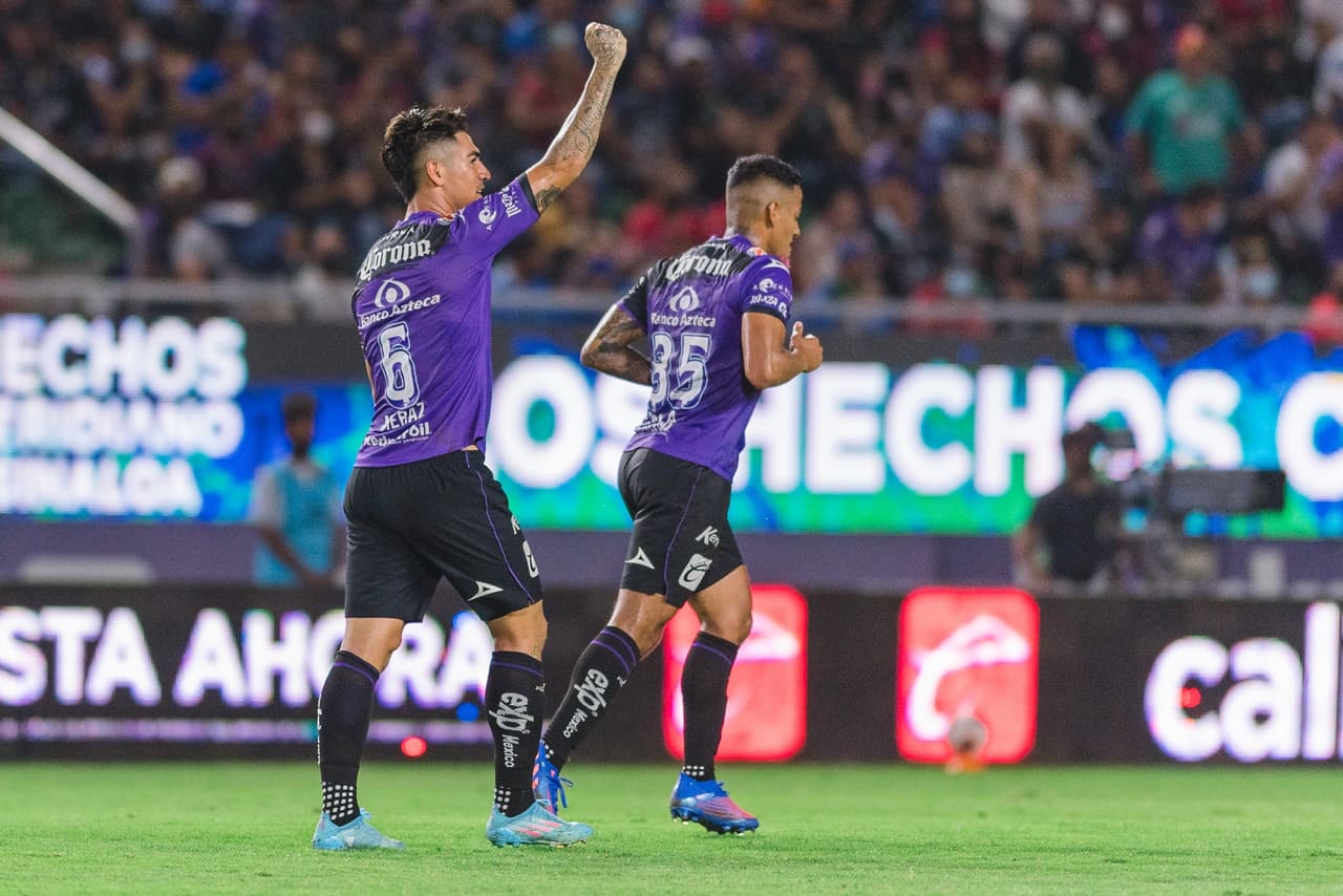 La recompensa para Mazatlán llegó al final del primer tiempo, cuando un disparo de Roberto Meraz junto con el error de Jurado provocó la inauguración del marcador.