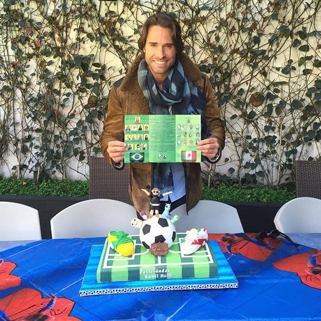 En otras ocasiones ya lo habían sorprendido con detalles. Por ejemplo, con el pastel para el cumpleaños de su hijo Santiago.