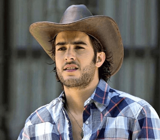 Su barba y larga cabellera son parte de su personalidad en cualquiera de sus personajes.