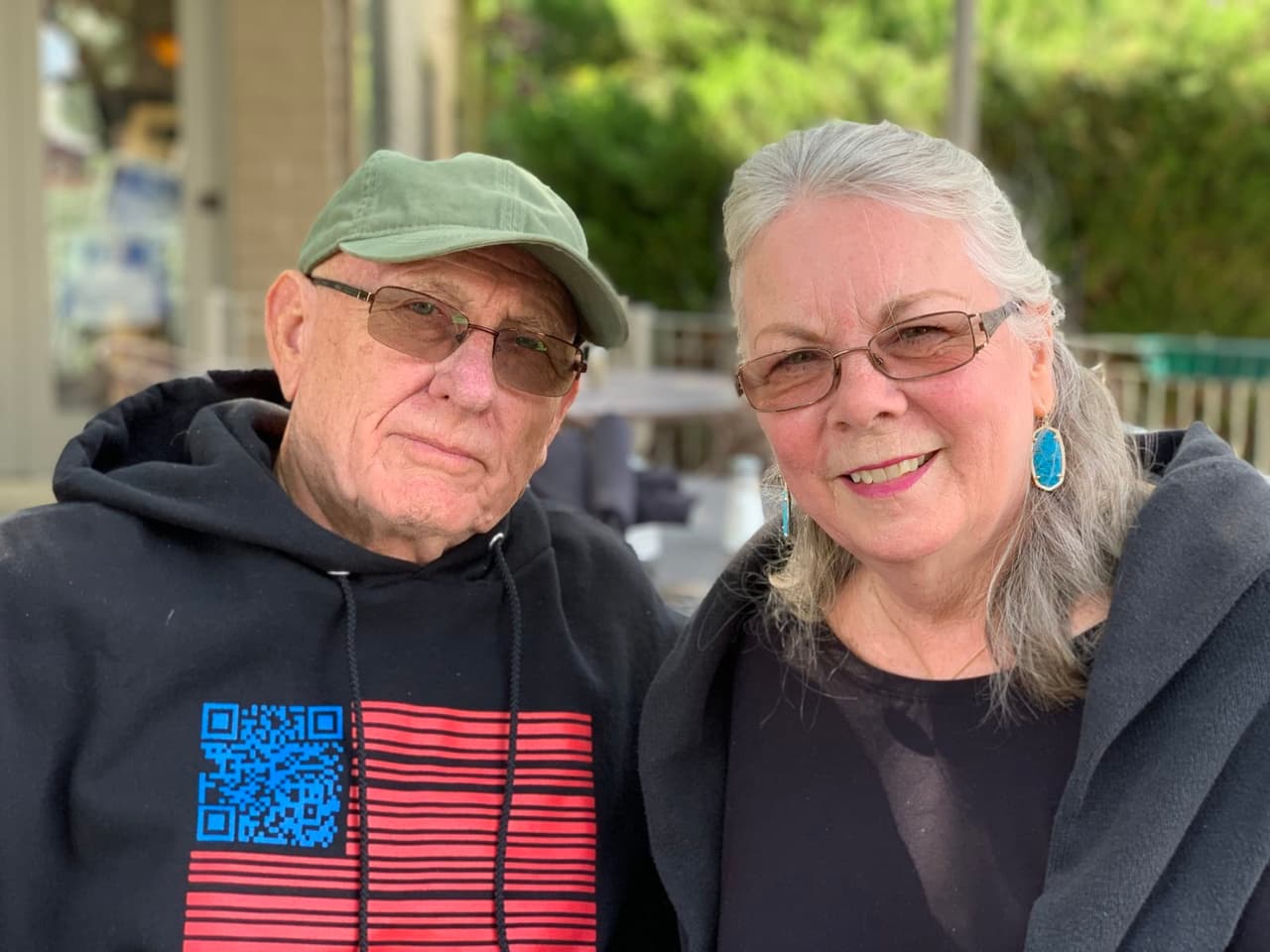 Desde que perdieron a su hija en el tiroteo en el teatro Aurora en 2012, Lonnie y Sandy Phillips han viajado por todo el país para consolar y aconsejar a los sobrevivientes de otros tiroteos masivos.