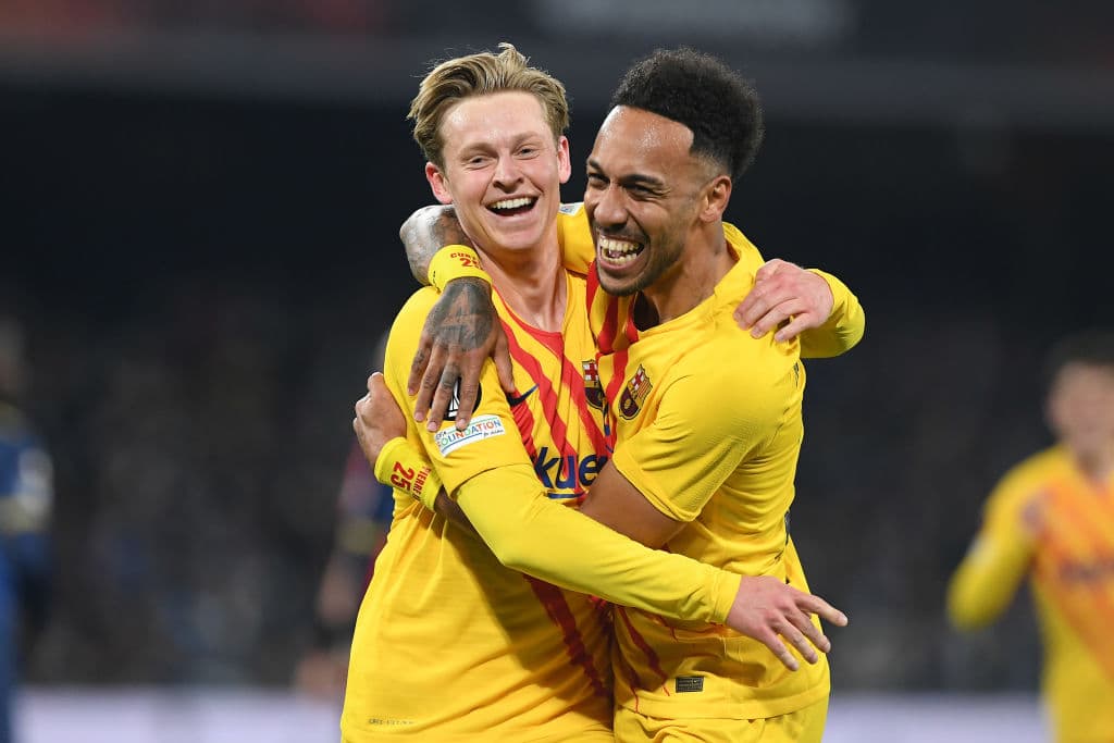 Barcelona se lleva el triunfo del Napoli con marcador globar 3-5 y también el boleto a Octavos de Final en la Europa League. Jordi Alba, Frenkie de Jong, Gerard Piqué y Aubameyang le dieron el triunfo a los cules, mientras que Insigne y Politano anotaron a favor de los locales.