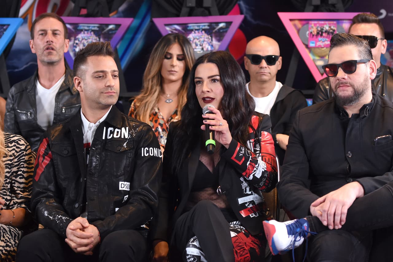 Se renombró OV7 en el año 2000. Respecto a sus integrantes, los más representativos son: Mariana Ochoa, Óscar Schwebel, Ari Borovoy, Érika Zaba, Lida Ávila y los hermanos Marichal (Kalimba y M’balia) quienes han entrado y salido de la agrupación varias veces.