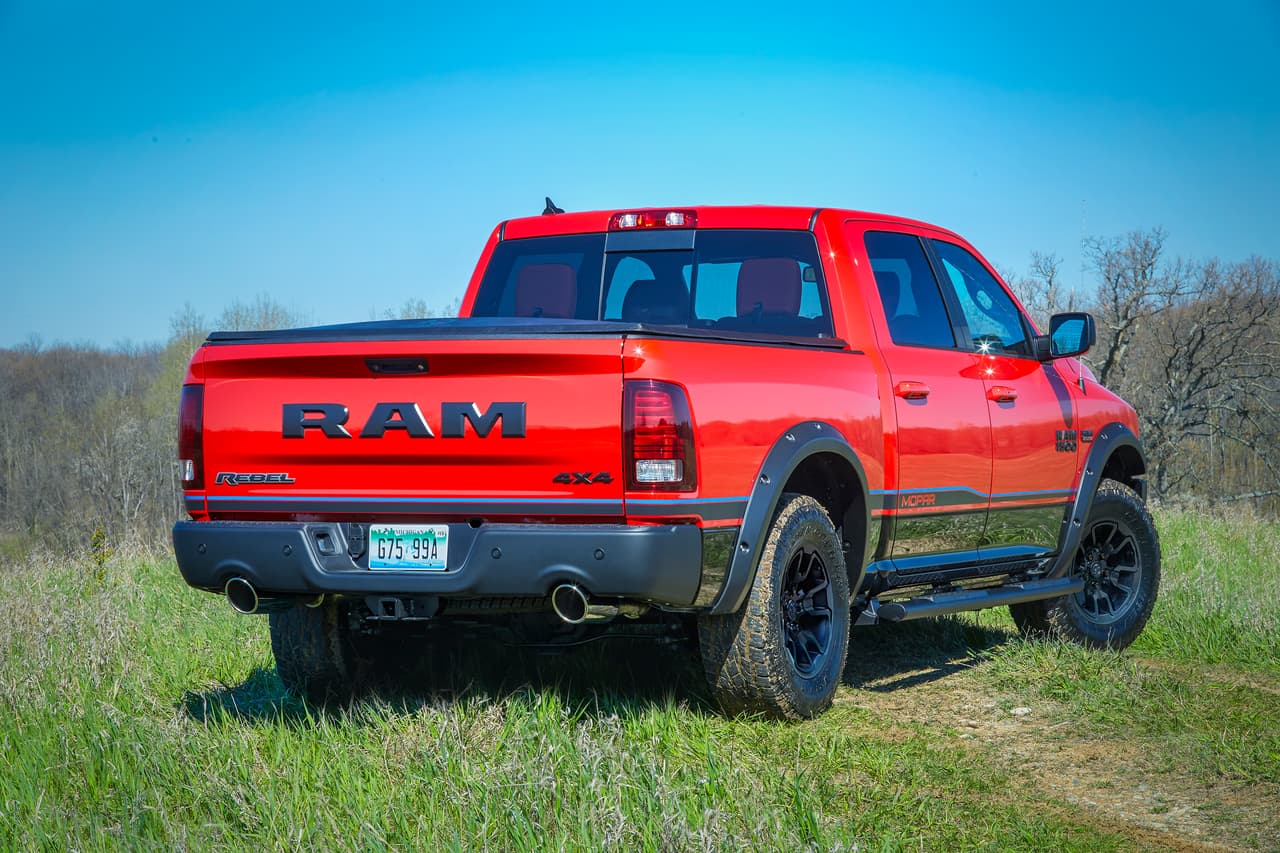 Los estribos tubulares son también exclusivos de la Mopar ’16 Ram Rebel.