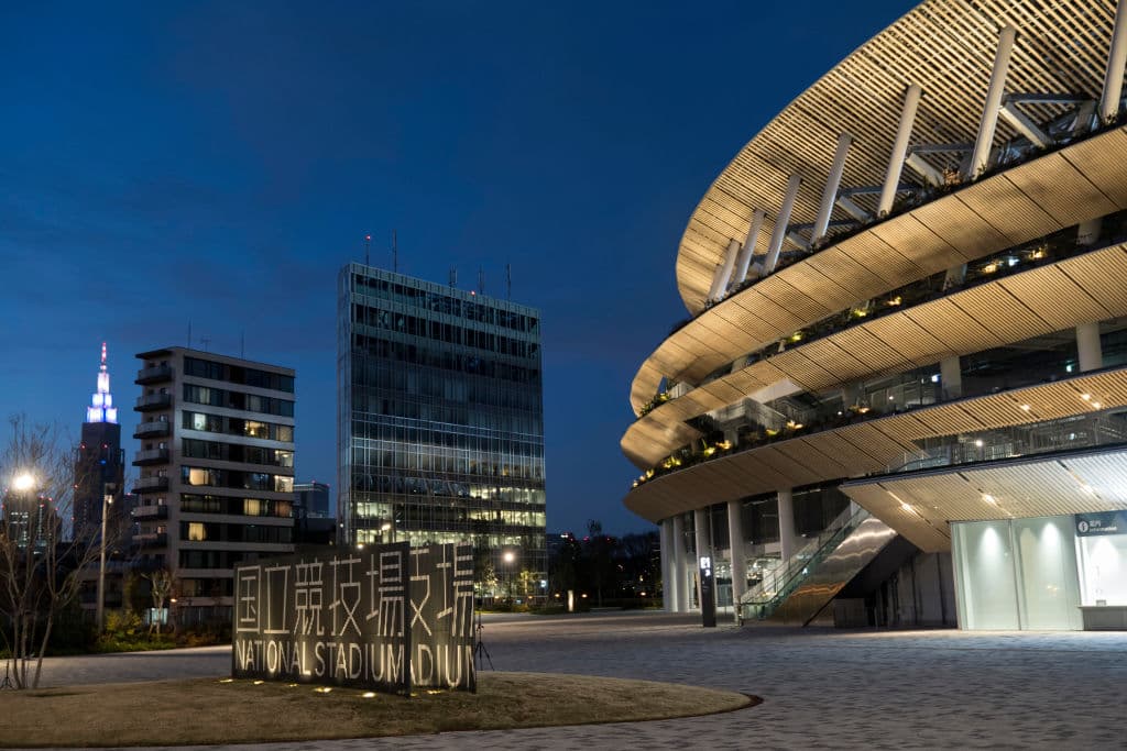 El estadio fue construido sobre el espacio que anteriormente ocupaba el estadio olímpico que se usó para los Juegos Olímpicos de 1964. El estadio será sede de las ceremonias de inauguración y clausura de los Juegos Olímpicos, así como del atletismo, que darán inicio el próximo 24 de julio.