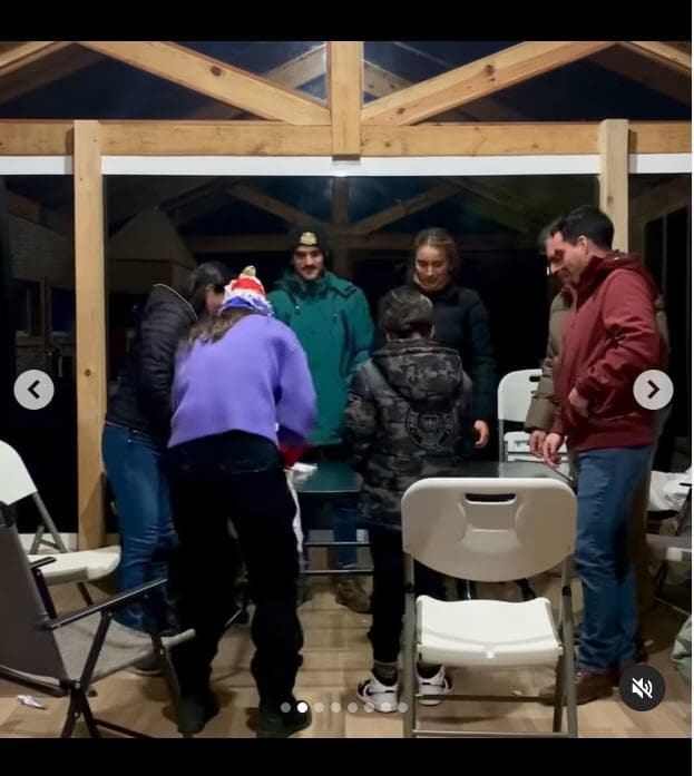 "Los Araujo Fernández Martínez Barranco Lyle. Mi familia: un grupo que sueña, ríe, juega y ama juntos", agregó en el texto con el que acompañó imágenes como esta.
<br>