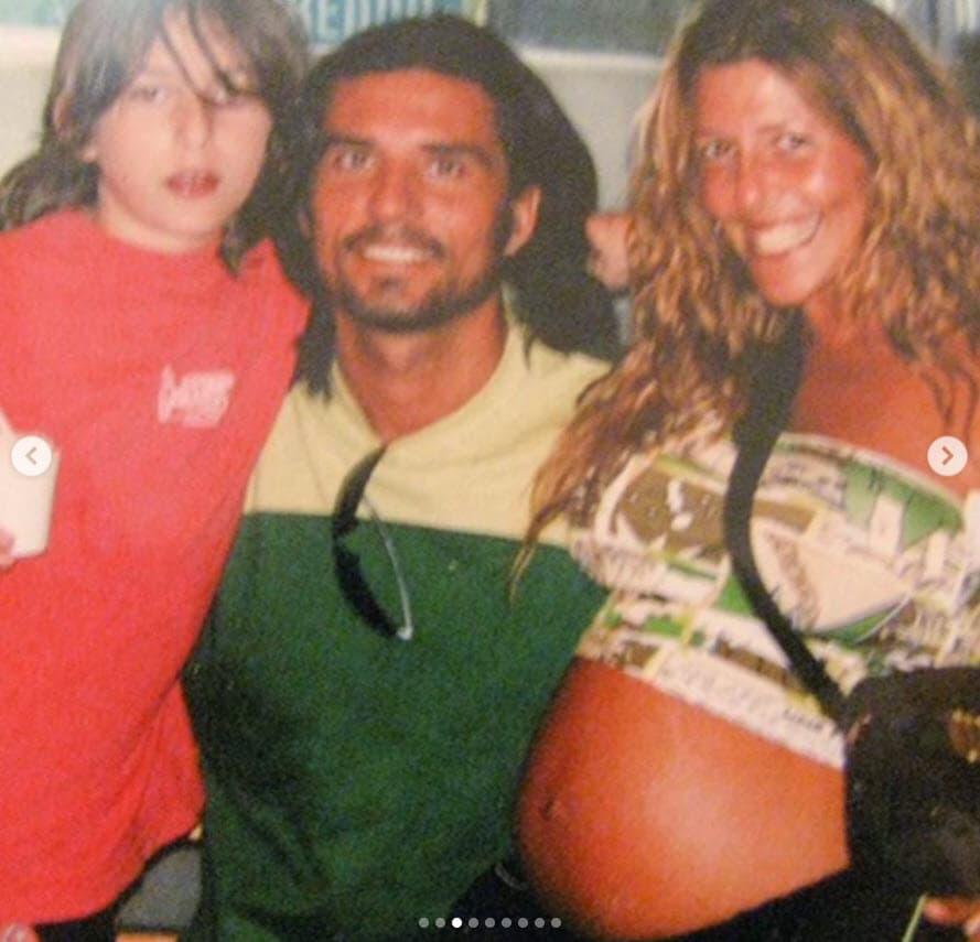 "No te puedo decir el día en que cambió nuestra relación", agregó el artista de 54 años, "pero de repente
<b><a href="https://www.univision.com/shows/el-gordo-y-la-flaca/diego-olivera-confeso-que-su-profesion-le-ha-traido-problemas-matrimoniales-video" target="_blank">hoy somos muy incondicionales</a></b>".
<br>