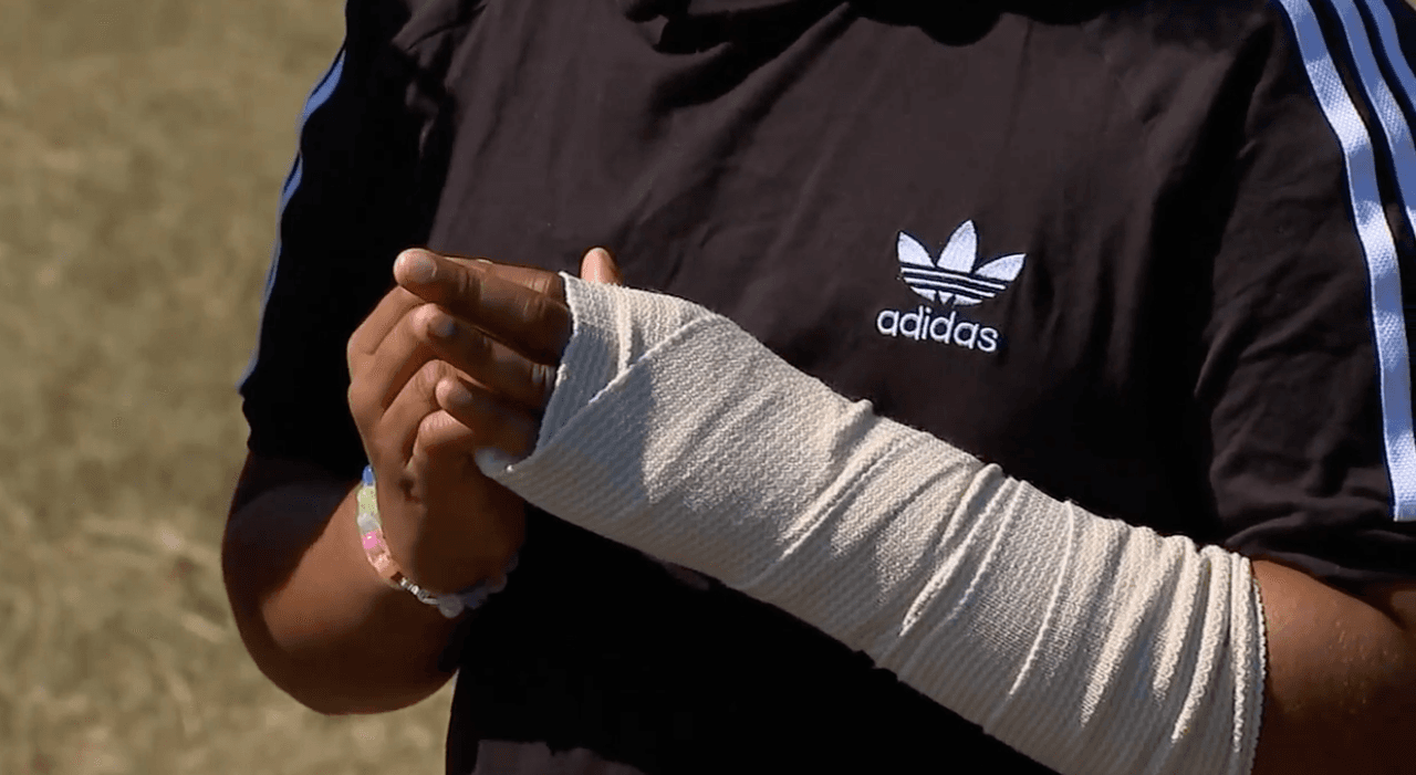 Arrastra y atropella conductor de autobús escolar a menor en Carolina del Norte