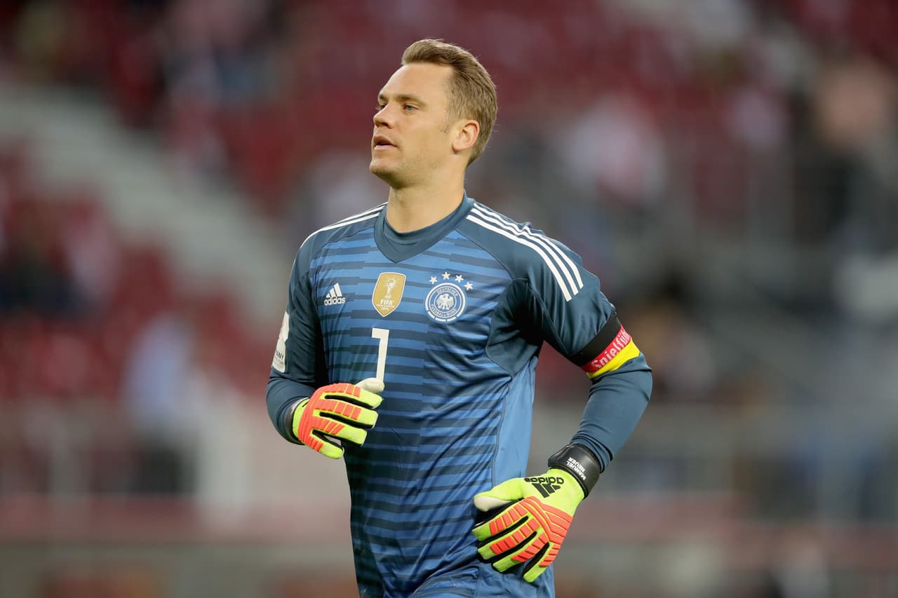 <b>Manuel Neuer</b>:
<b>8.8 millones de dólares</b>. Es el arquero titular de la Selección de Alemania y juega con el Bayern Múnich.