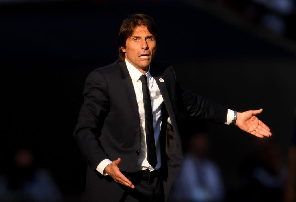 El nombre del técnico italiano Antonio Conte suena, luego de su paso exitoso con el Chelsea en la Liga Premier inglesa, es imposible no verlo como una opción, aunque no es de los favoritos.