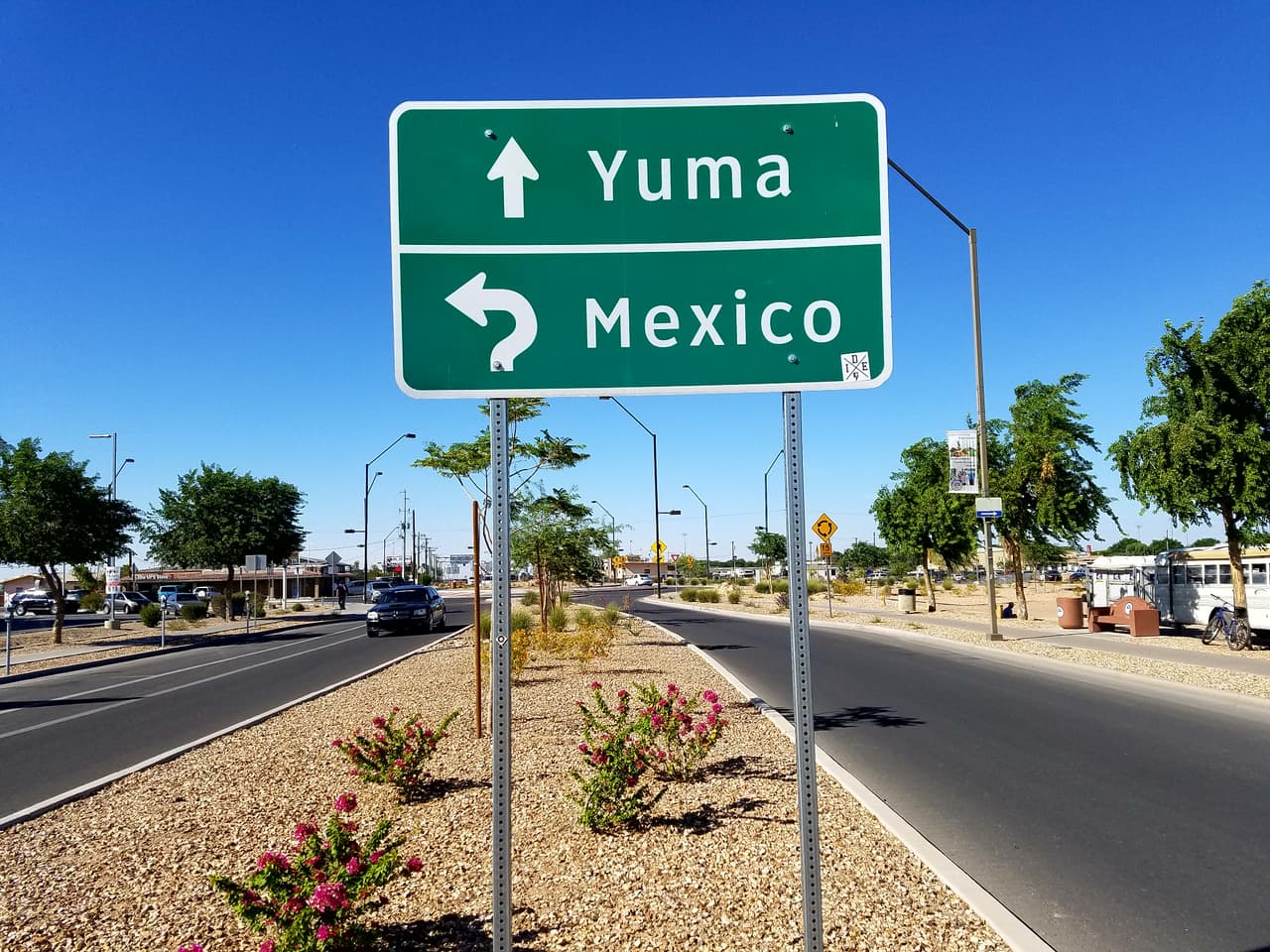 César Chávez nació el 31 de marzo de 1927 en Yuma, Arizona. El activista luego falleció de un paro cardíaco el 23 de abril de 1993 en San Luis, Arizona.
<br>