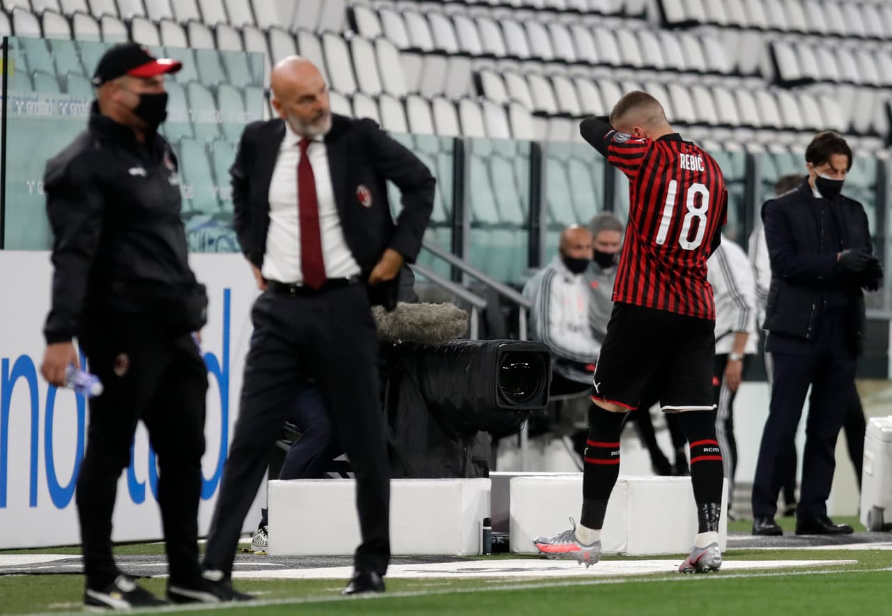 Rebic se hizo expulsar luego de planchar en el pecho a un contrincante. El panorama lucía muy complicado para los visitantes.