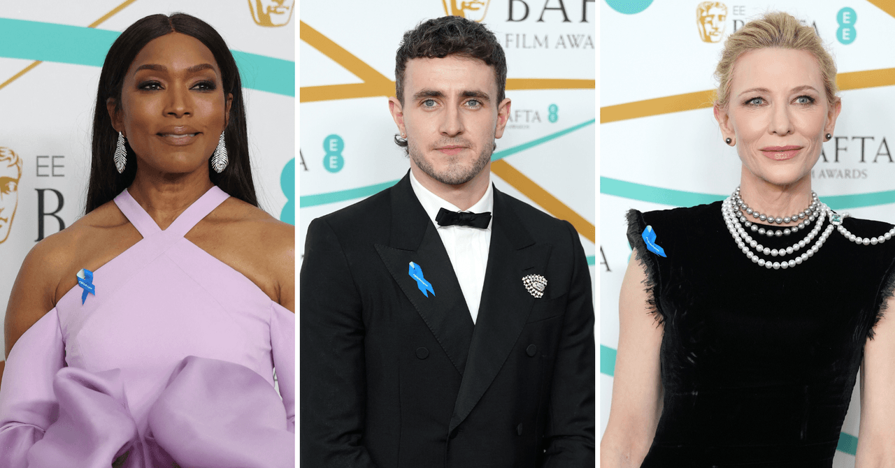 Celebridades usaron un moño azul en los premios BAFTA 2023
