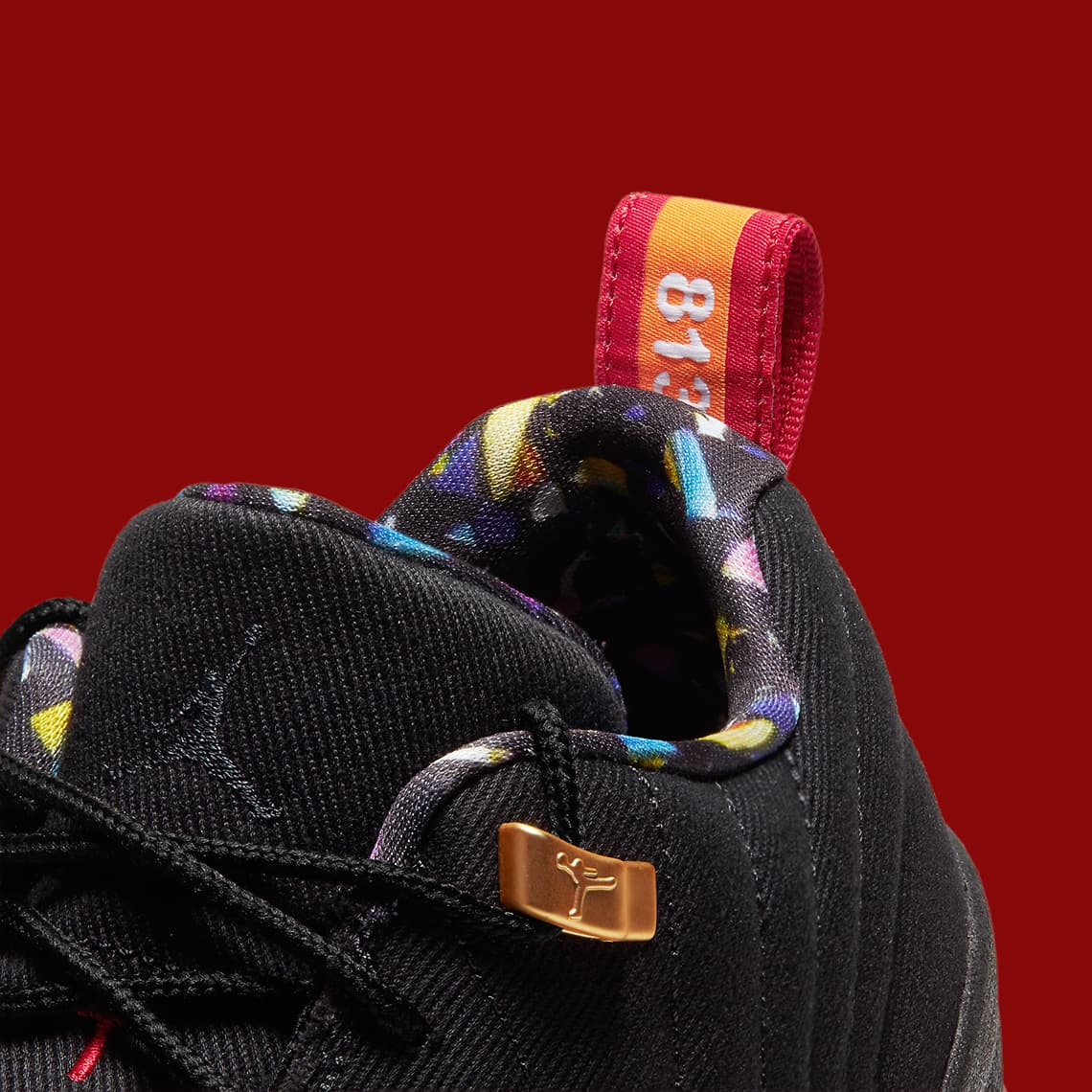 Los tenis tendrán tallas para adultos y niños; el par adopta bastantes toques de luz.