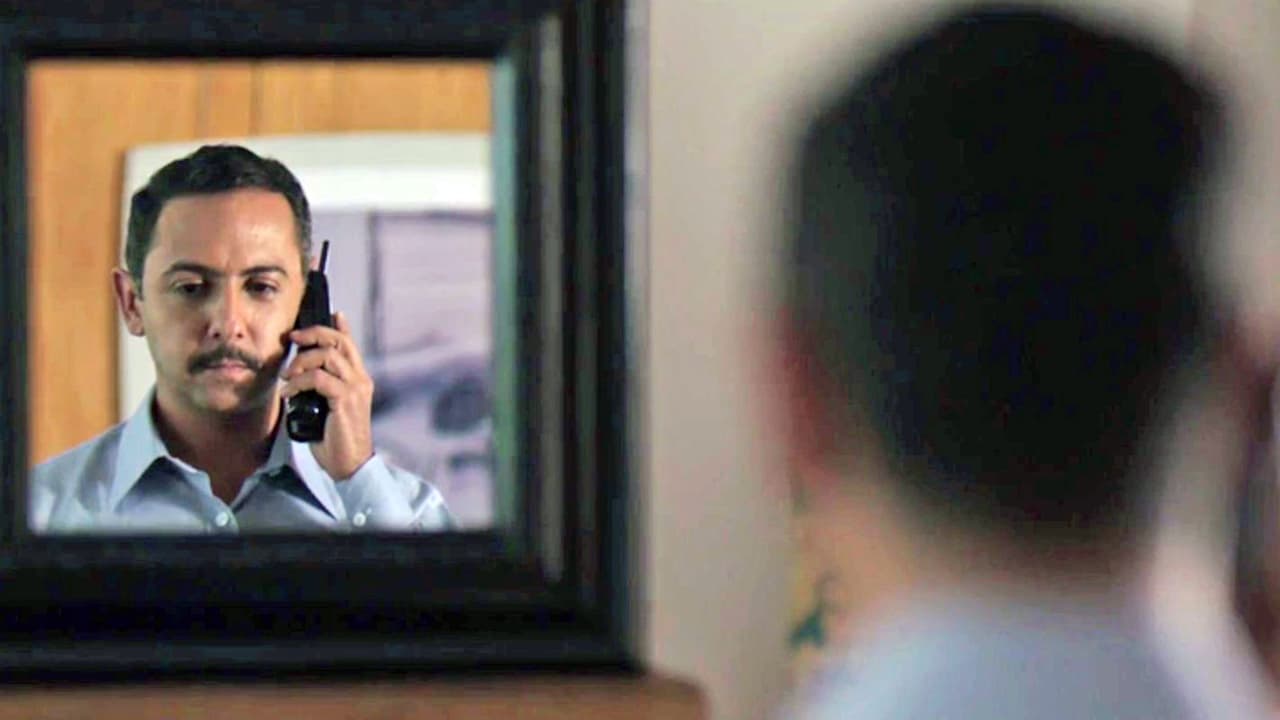 Confiado en que será reinstalado en su cargo, ‘
<b><a href="http://www.univision.com/series/el-chapo/humberto-busto-es-don-sol-en-el-chapo" target="_blank">Don Sol</a></b>’ marca el número de la primera dama. Una asistente le responde y minutos después le informa la respuesta: “la señora se encuentra ocupada, pero manda decirle que lamentablemente no hubo suerte. Le agradece nuevamente por el regalo”.