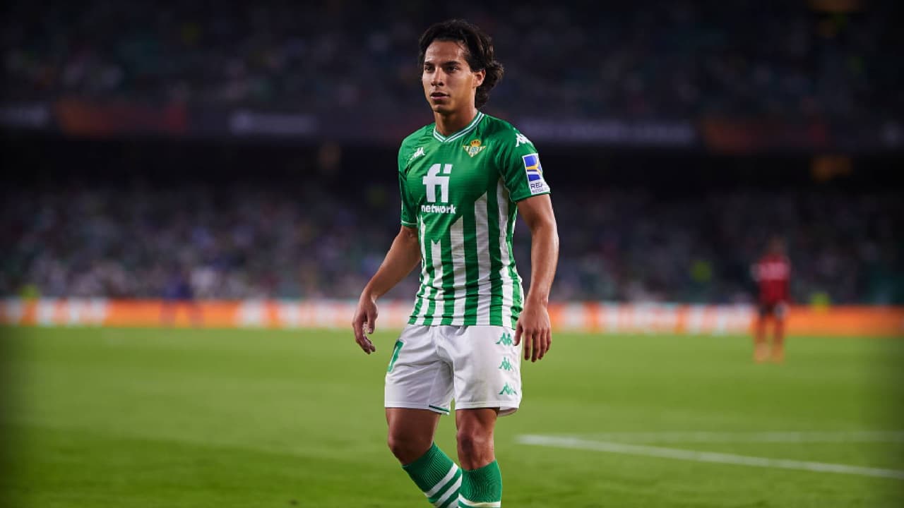 Diego Lainez no está en la convocatoria del Betis ante la Real Sociedad