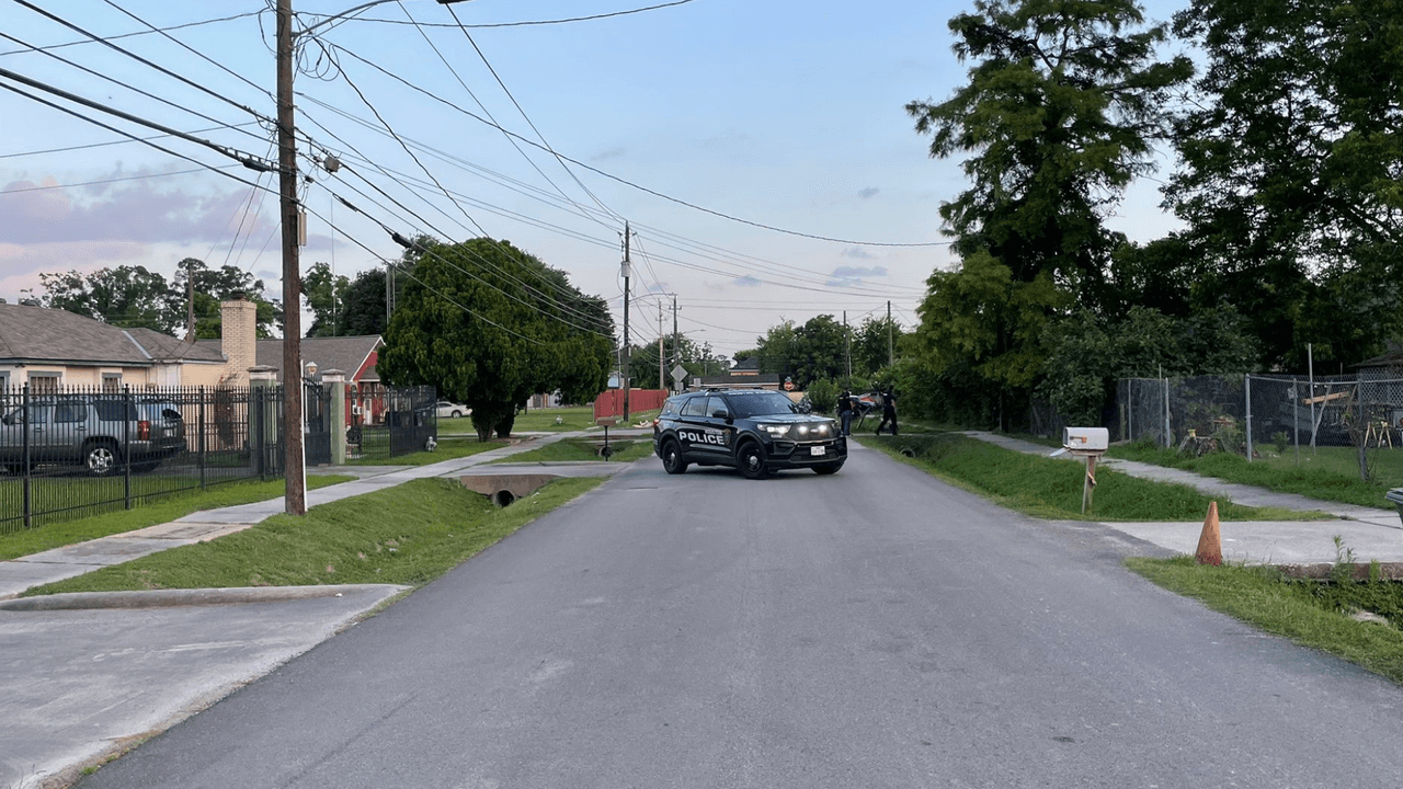 Niño de 11 años es llevado al hospital luego de que sospechoso disparó desde un vehículo