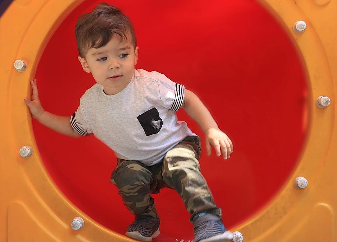 El pequeño Diego, hijo de los actores Ariadne Díaz y Marcus Ornellas, cumplió sus primeros dos años de vida el pasado 11 de mayo y sus papás organizaron un festejo especial para celebrarlo.