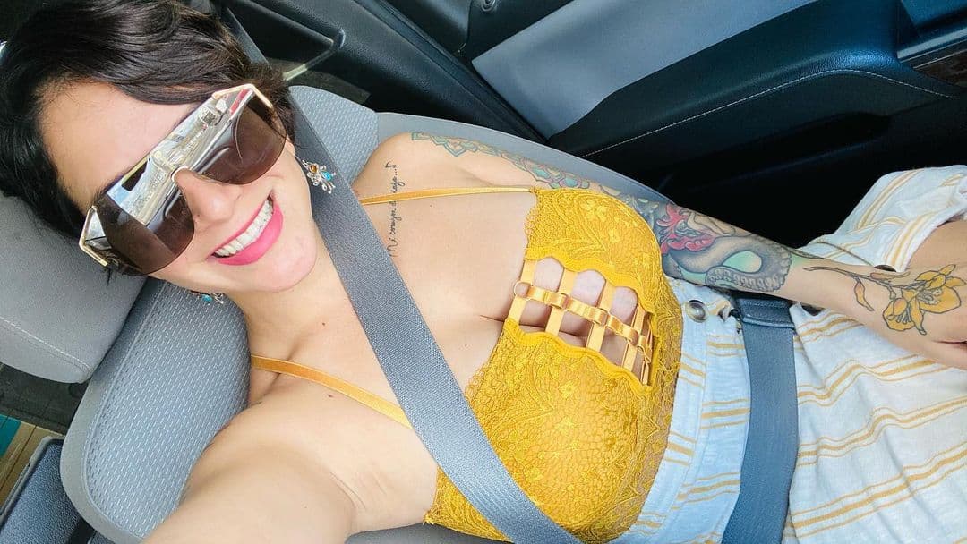 En sus redes sociales se hace llamar La Grosera, aunque también asegura que es “amorosa” y comparte con mucho cariño con sus fans.