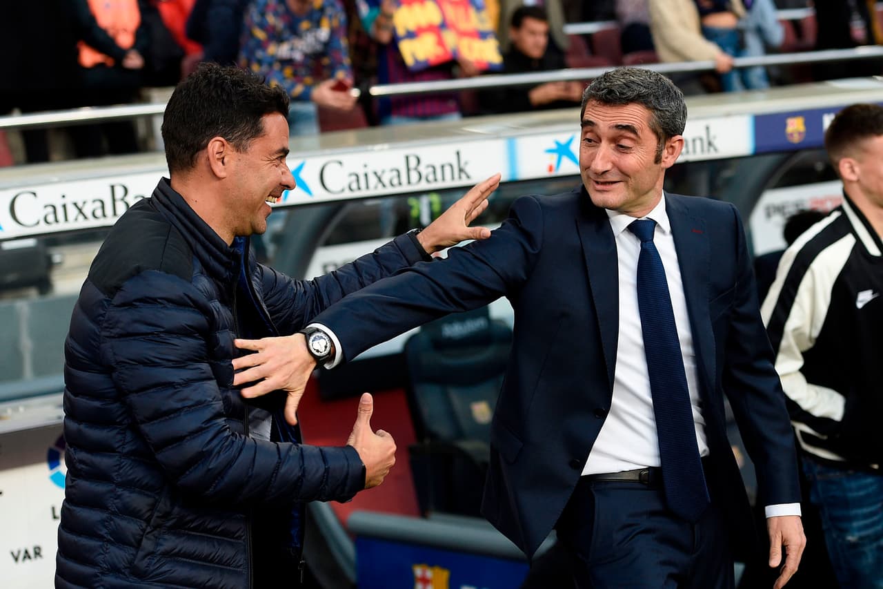 Ernesto Valverde y Michel se saludaban en la previa del juego. Ambos viven presentes muy diferentes.