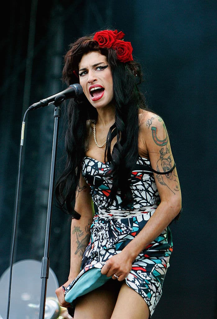 Winehouse-Collins, quien tiene esclerosis múltiple, rara vez ha hablado públicamente sobre su hija, pero comparte su versión de los eventos en el documental.