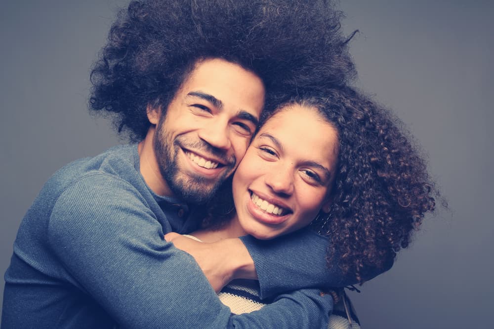 El solsticio marca el tiempo de las nuevas amistades y las responsabilidades laborales inesperadas. Afortunadamente, con tu regente Venus directo, te sientes en control de tus pasiones, y atraes a tu lado a quien te interesa, pero de una manera sutil, indirecta.