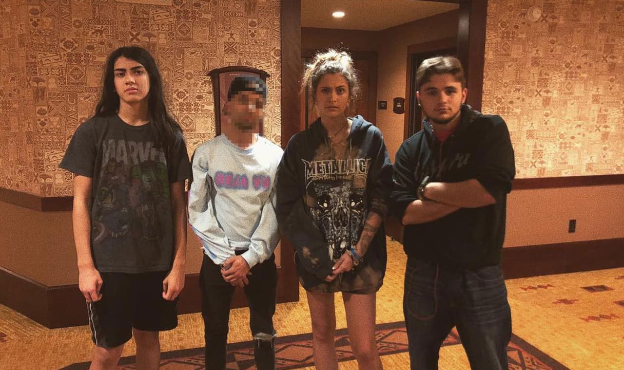 Su tercer hijo,
<b>Blanket Jackson</b>, quien nació gracias a un vientre prestado, se volvió famoso después de que su papá decidiera sostenrlo sobre el aire con la cara tapada desde un balcón, suceso que dio la vuelta al mundo. Esta es la última foto donde se mira lo mucho que han crecido los hijos del fallecido
<b>Michael Jackson</b>.