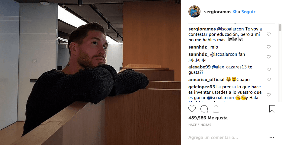 Como si no fuera totalmente irónico a la versión de la distancia entre ambos, Ramos respondió: "Te voy a contestar por educación, pero no me hables más". Ambos como reacción irónica.