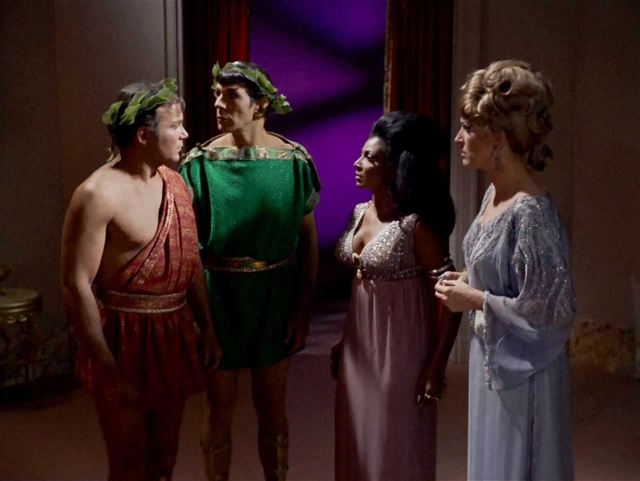 Una toma anterior al polémico beso de 1968. el matrimonio mixto; es más común en las áreas metropolitanas que en las zonas rurales (18% comparado con el 11%) de acuerdo con las cifras del
<a href="http://www.pewresearch.org/fact-tank/2017/05/18/in-u-s-metro-areas-huge-variation-in-intermarriage-rates/">Centro Pew of the Census Bureau</a>.