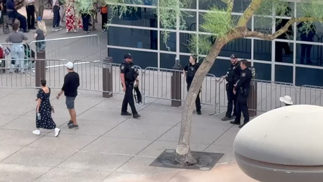 Kamala Harris, candidata demócrata a la presidencia, y su compañero de fórmula Tim Walz visitan Arizona como parte de su gira electoral rumbo a las elecciones generales de noviembre.