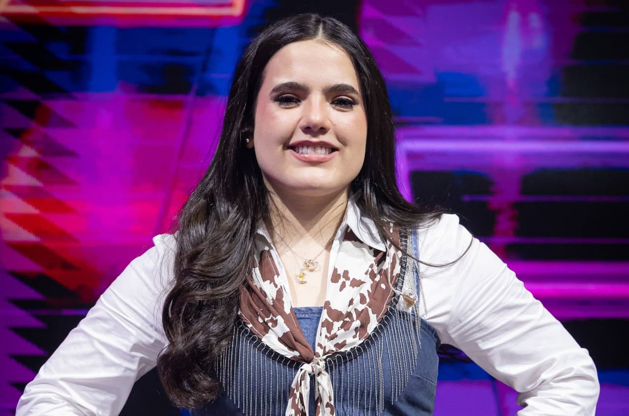 Camila Fernández lo vuelve a hacer y enloquece al público al cantar junto con Pandora 'La maldita primavera'