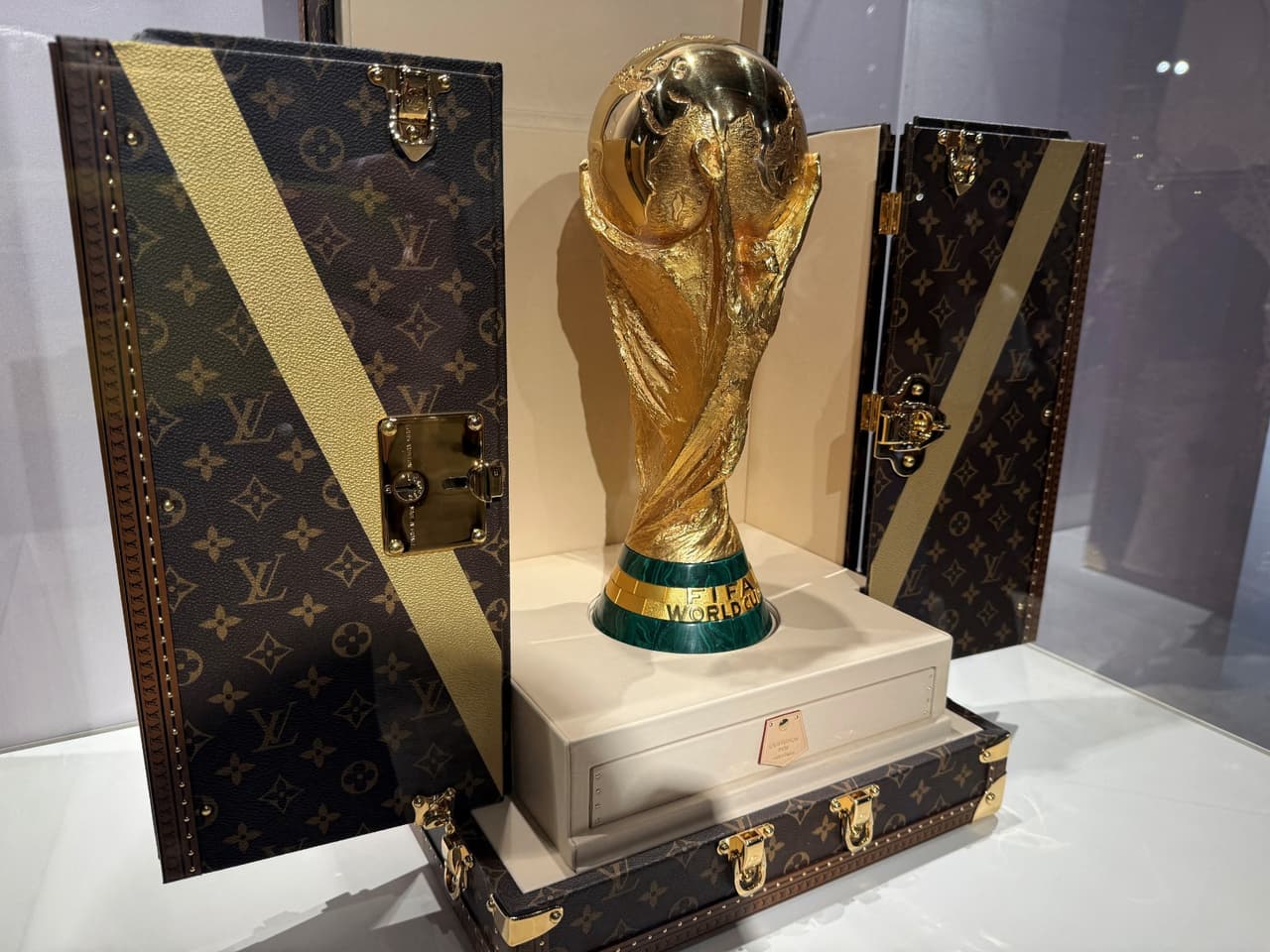 La Copa del Mundo viajará en un exclusivo baúl, diseñado por marca de lujo, rumbo a la final en Nueva York