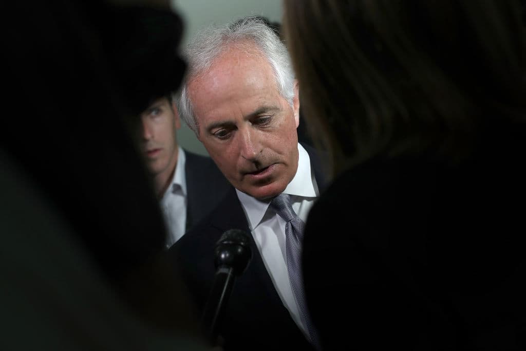 Senador Corker asegura que Trump "tiene gran dificultad con la verdad"