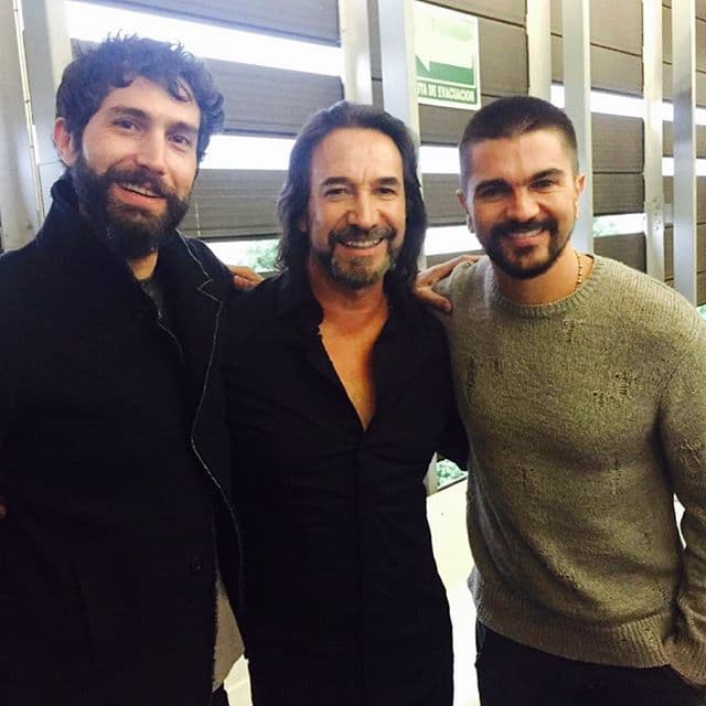 Sin duda alguna, su aporte a la industria musical lo convierte en una leyenda viviente de los escenarios.