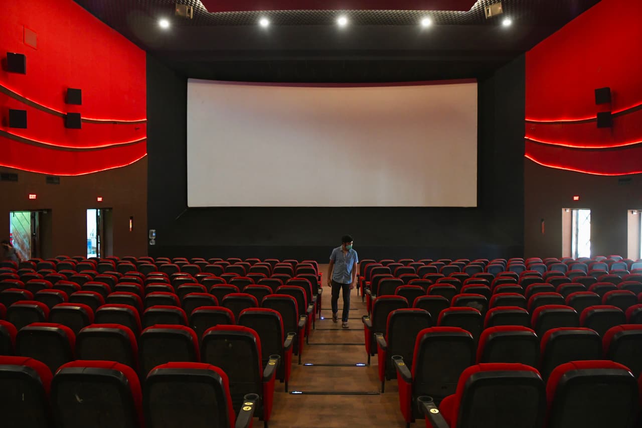 Además de permitir la reapertura de bares, los negocios actualmente limitados al 50% de su capacidad ahora pueden expandirse al 75% de su capacidad.
<br>