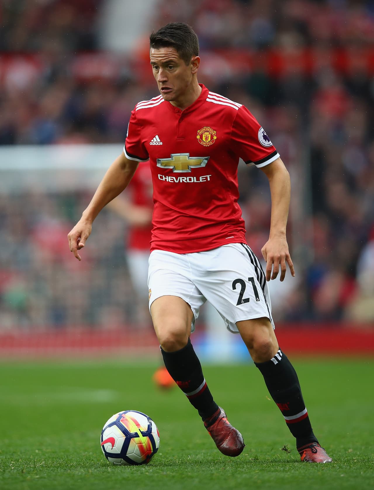 Ander Herrera (Manchester United): la llegada de Nemanja Matic ha hecho al español menos importante en el plante de José Mourinho. Eso por eso que ya se especula con que no renovará y saldrá como agente libre en el invierno. El Barcelona ya lo intentó en el pasado mercado y atacaría ahora sin tener que pagar.