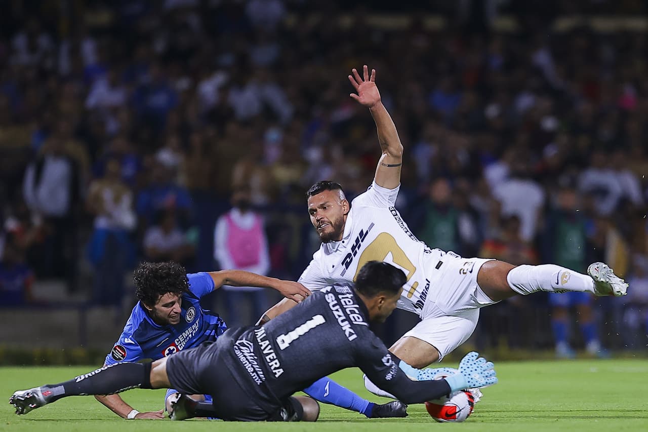 Pumas le pegó 2-1 a Cruz Azul en la ida de las Semifinales de la Liga de Campeones de la Concacaf.