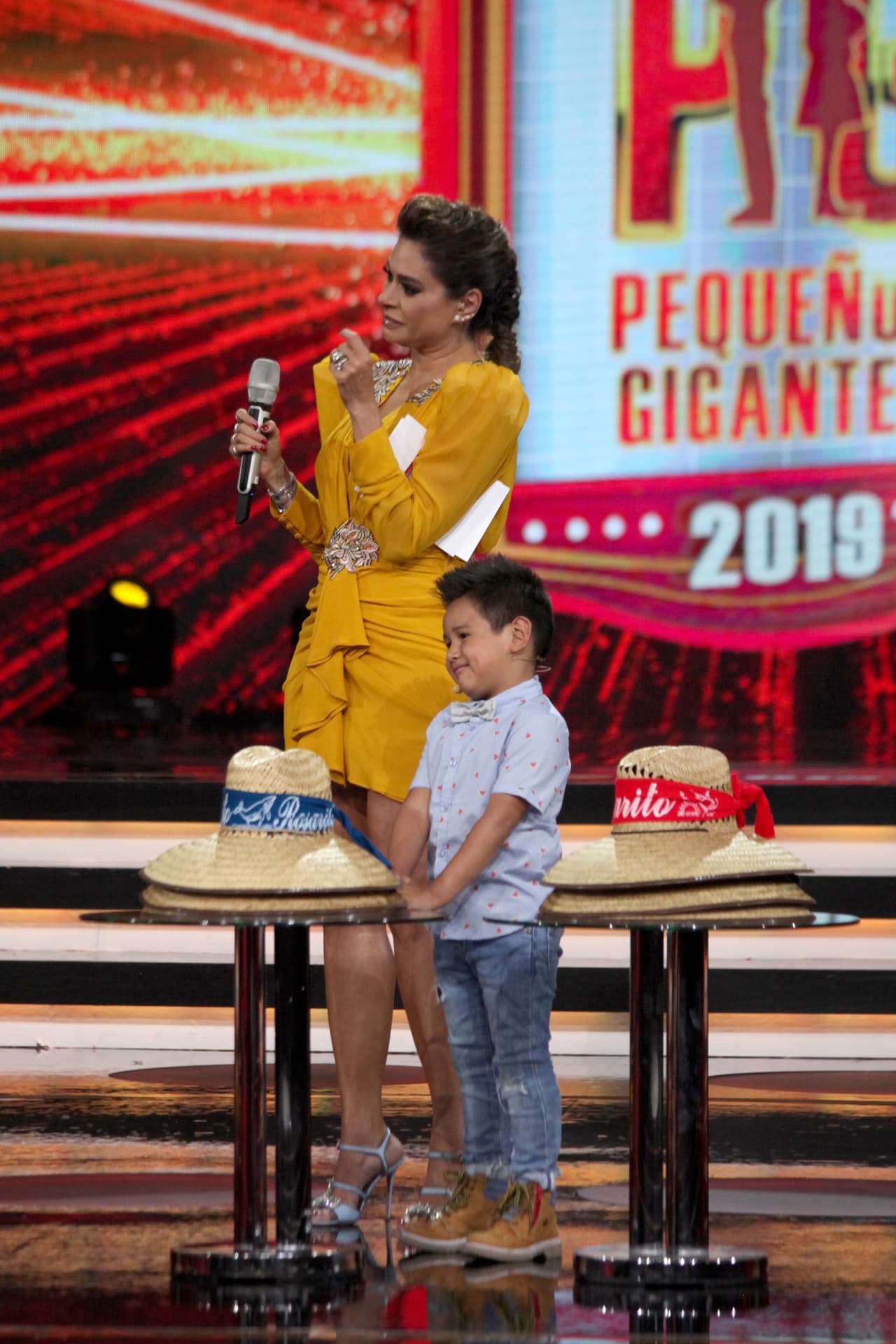 "Hola. ¿Dónde creen que estoy? Estoy en mi tierrita Tijuana. ¿Están listos para conocer mi vida? Se van a quedar con el ojo cuadrado, advirtió el simpático capitán.