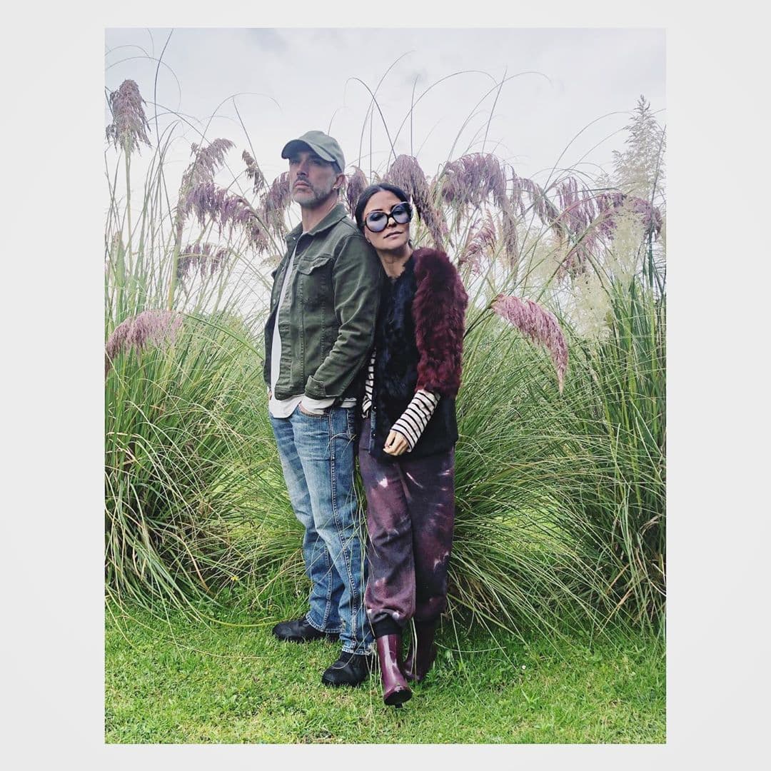 Issabela Camil es hija de la modelo Tony Starr y de Armando Sotres Castañeda, su nombre real es Erika Sotres Starr. Años después, la modelo conoció al multimillonario empresario mexicano Jaime Camil Garza, quien cuidó de las tres niñas.